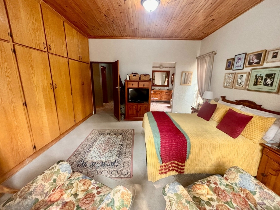 5 Bedroom Property for Sale in Wilkoppies North West